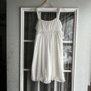 A never been with tags still attached worn size medium ivory dress.
